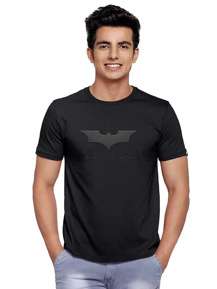 Camiseta Batman Slim Fit Cuello Redondo Urban Basics Negra — vista frontal