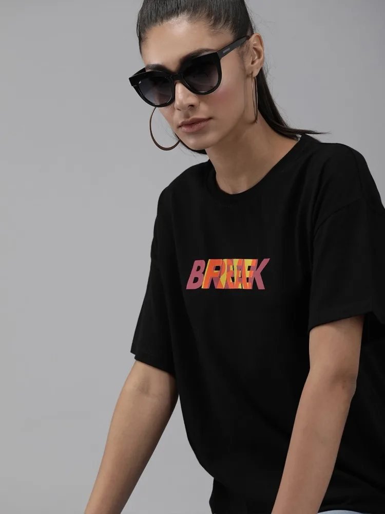 Camiseta Regular Fit Modern Line Negra — vista frontal