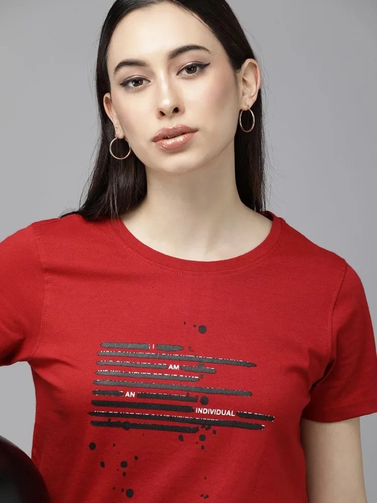 Camiseta Regular Fit Simple Form Roja — vista frontal
