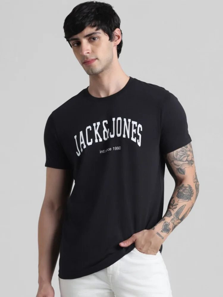 Camiseta Slim Fit Cuello Redondo City Tone Negra — vista frontal