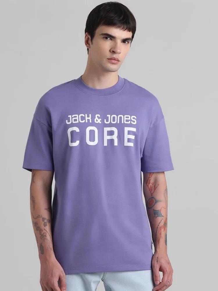 Camiseta Oversize Modern Club Lila — vista frontal
