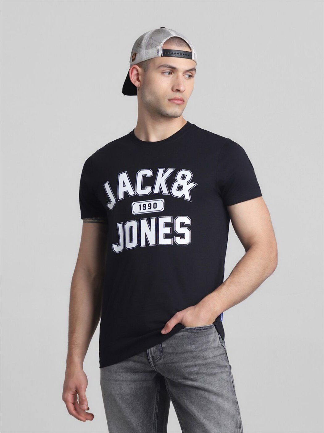 Camiseta Slim Fit Cuello Redondo Clean Cut Negra — vista frontal