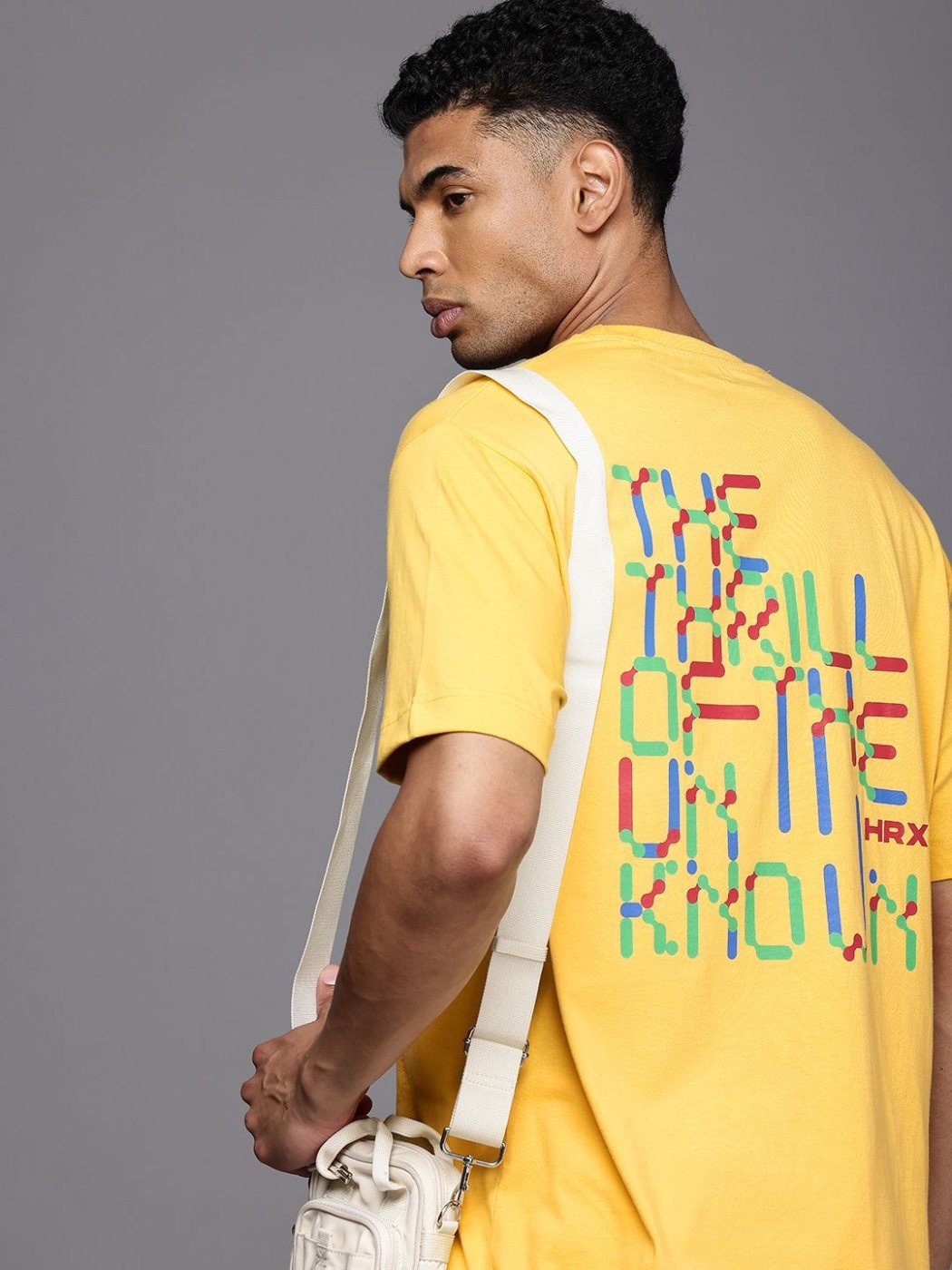 Camiseta Oversize Soft Club Amarilla — vista frontal