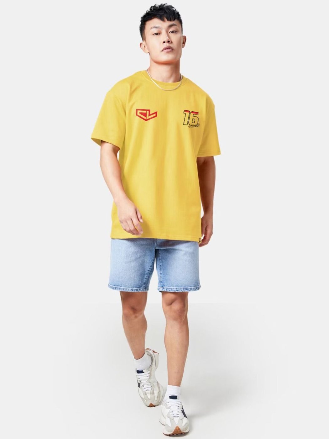 Camiseta Oversize Solid Club Amarilla — vista frontal