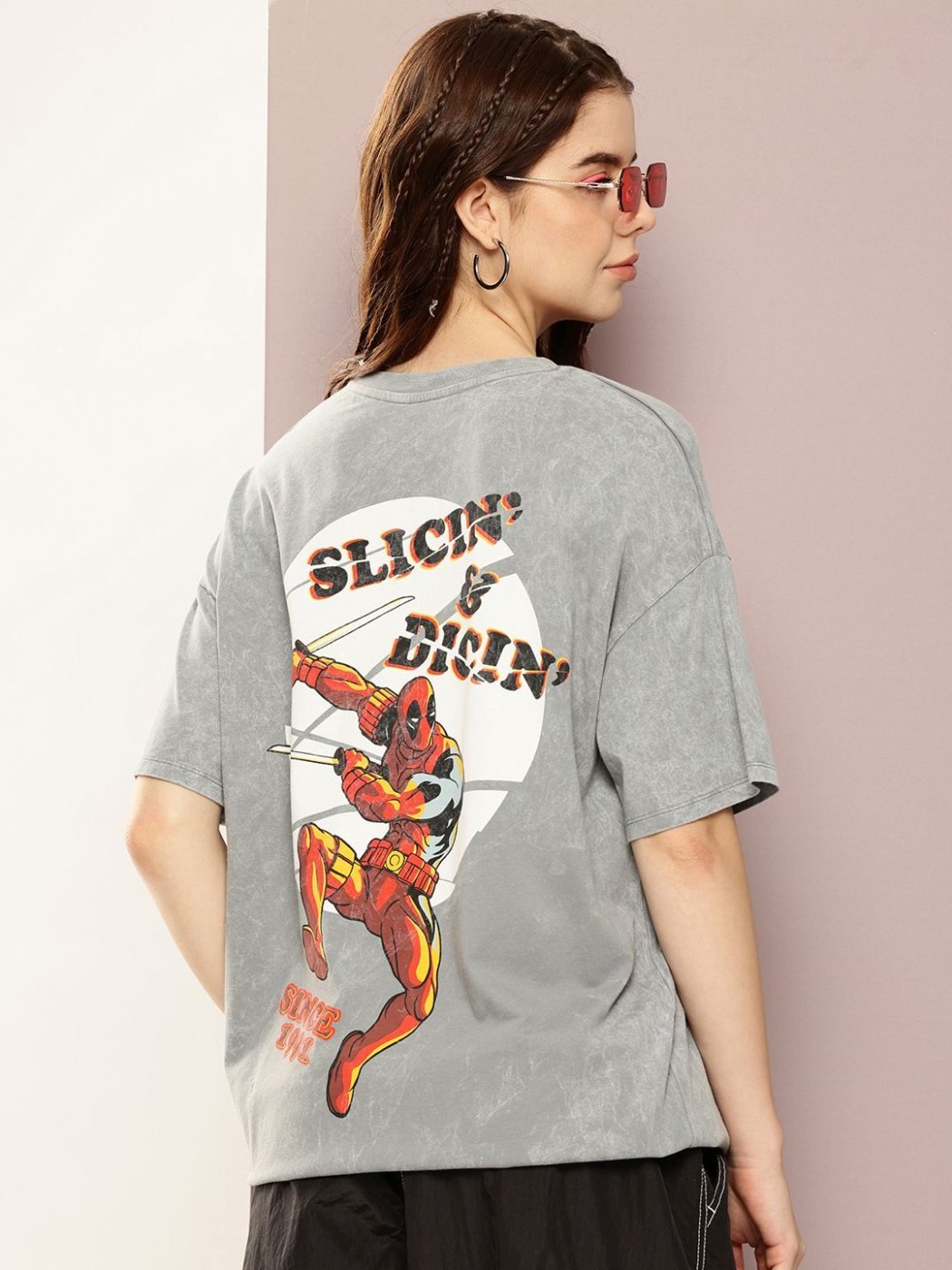 Camiseta Marvel Oversize Daily Row Gris Jaspeado — vista frontal