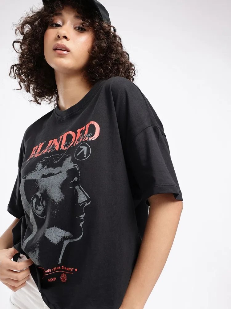 Camiseta Oversize Clean Line Negra — vista frontal