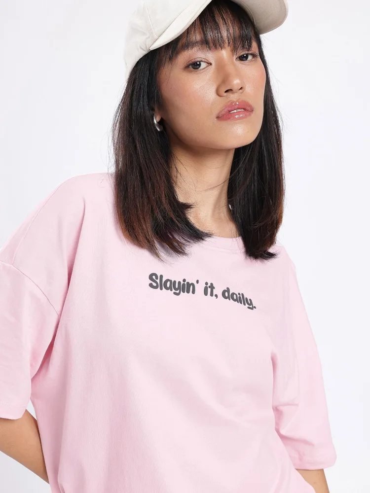 Camiseta Oversize Urban Pop Rosa Amaranto — vista frontal