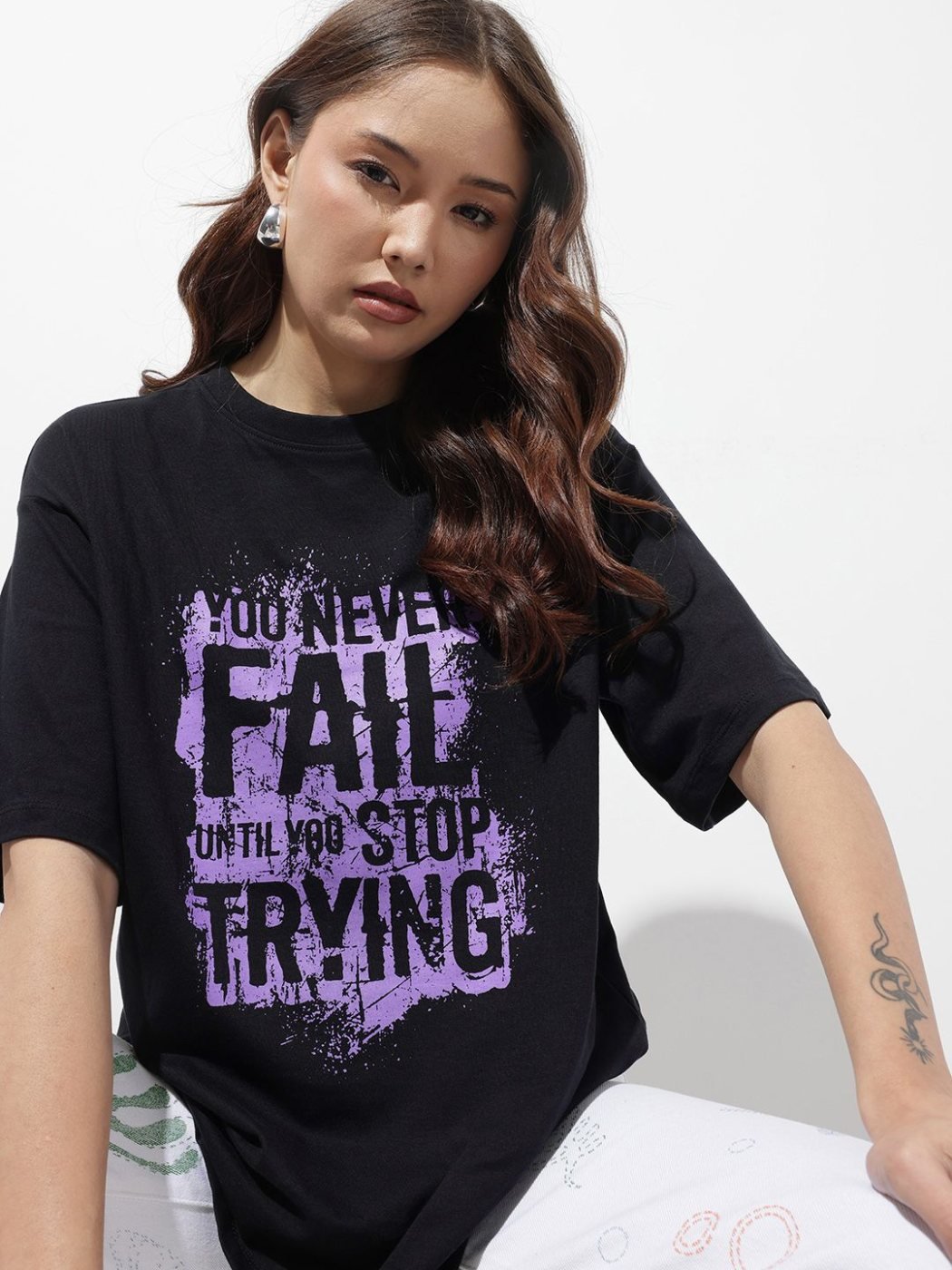 Camiseta Oversize Simple Form Negra — vista frontal