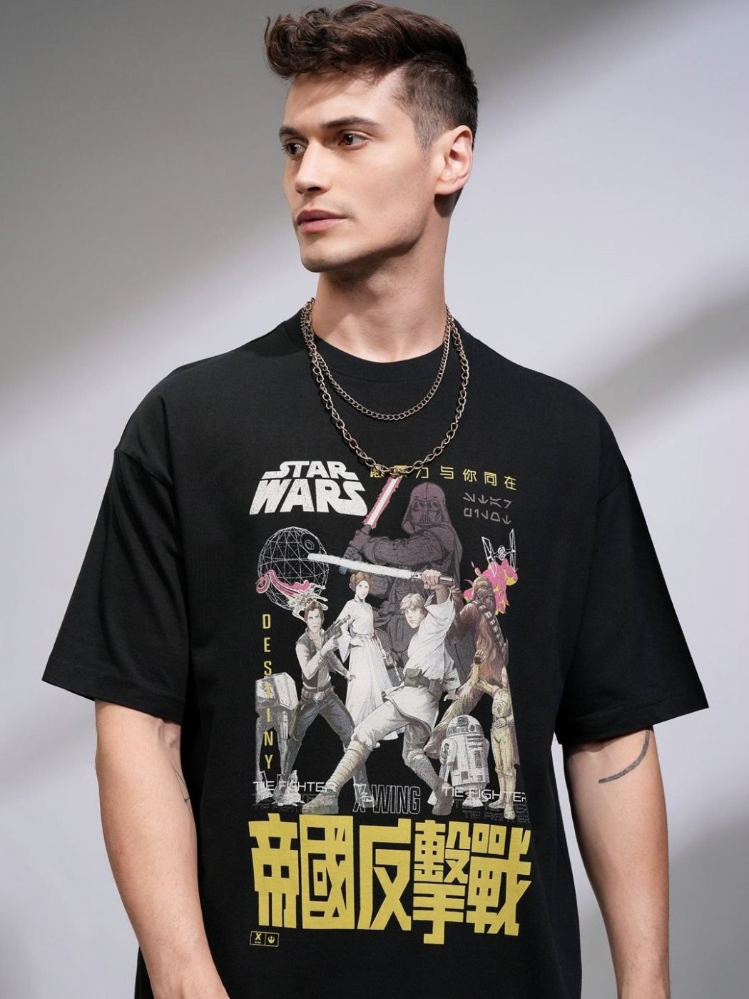 Camiseta Star Wars Oversize Urban Basics Negra — vista frontal
