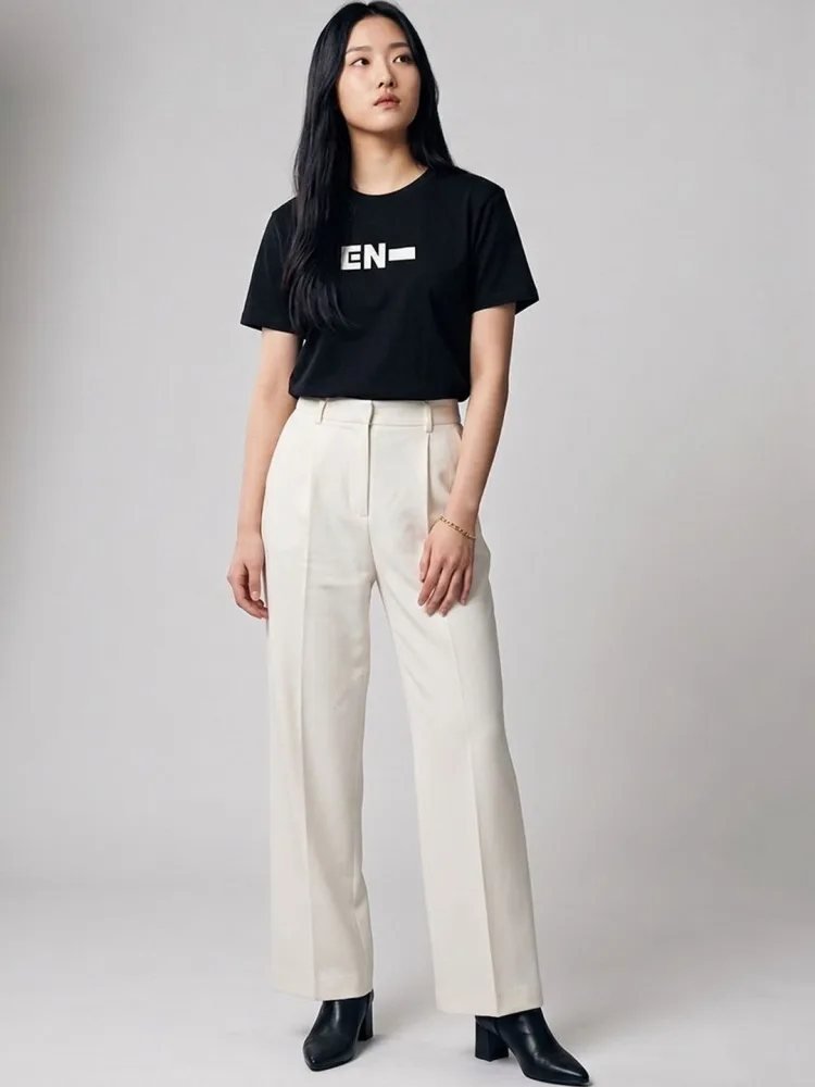 Camiseta Regular Fit Plain Line Negra — vista frontal