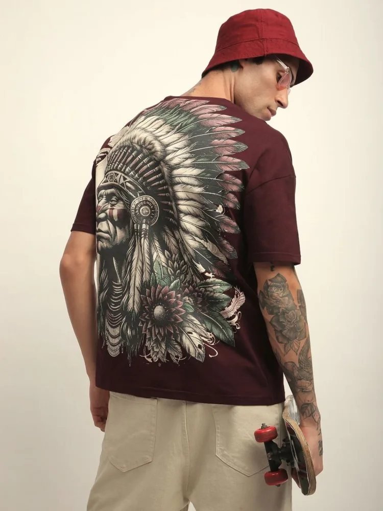 Camiseta Oversize Urban Pop Vinotinto — vista frontal