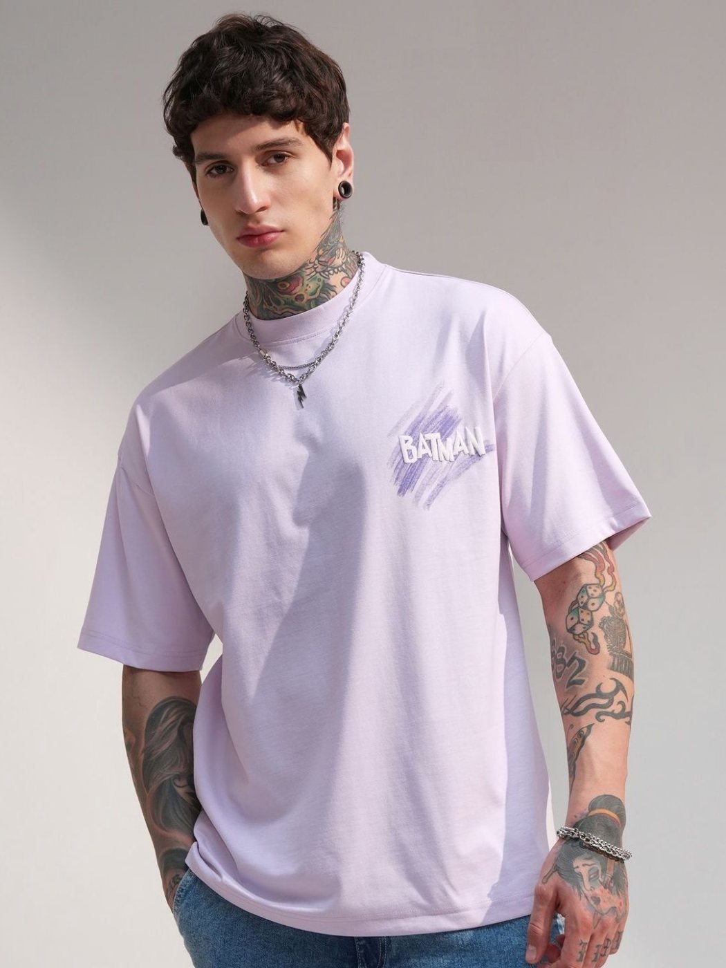 Camiseta Oversize Modern Line Lila — vista frontal
