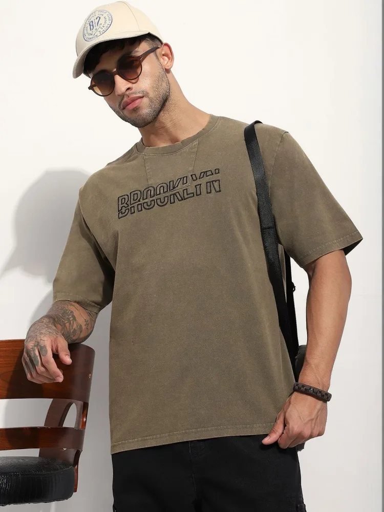 Camiseta Oversize Metro Line Verde Militar — vista frontal