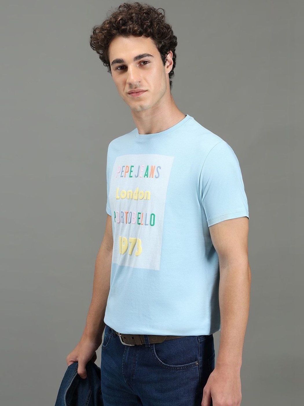 Camiseta Slim Fit Cuello Redondo Urban Basics Azul Cielo — vista frontal