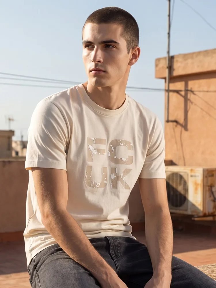 Camiseta Regular Fit Clean Cut Vainilla — vista frontal
