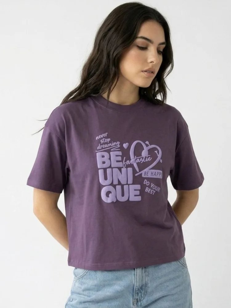 Camiseta Regular Fit Studio Co Morada — vista frontal
