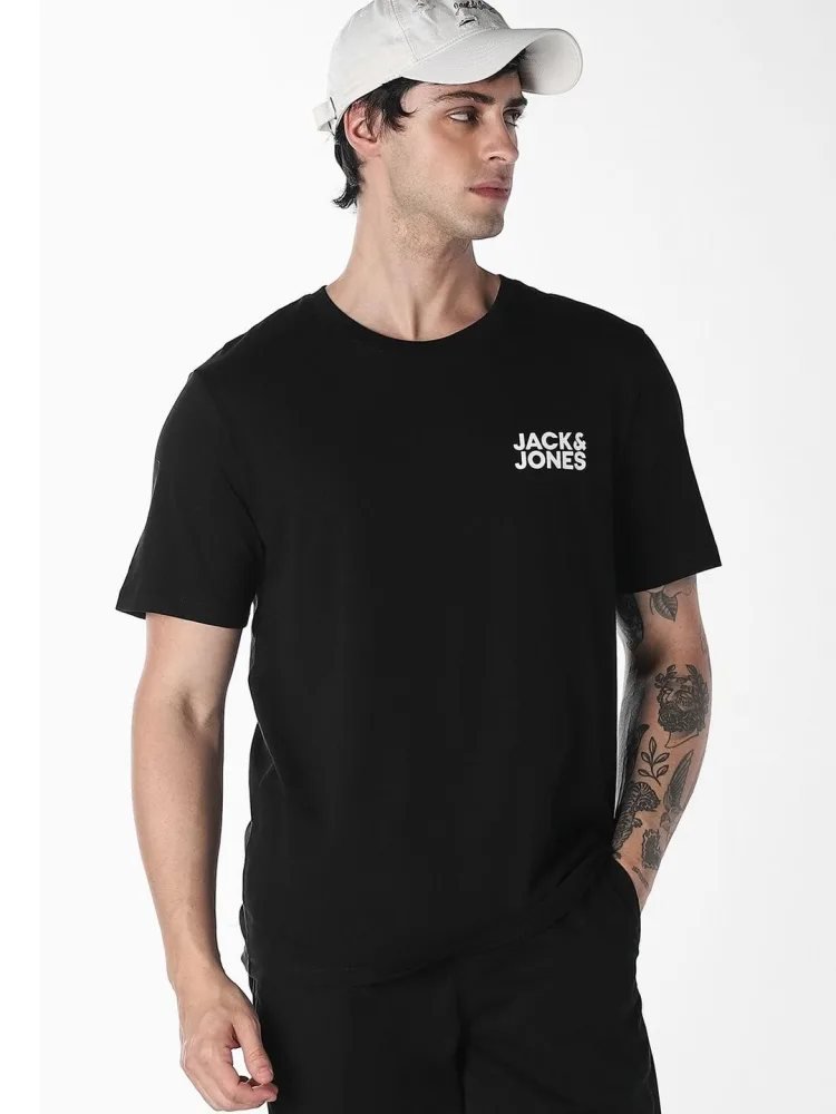 Camiseta Slim Fit Cuello Redondo Urban Era Negra — vista frontal