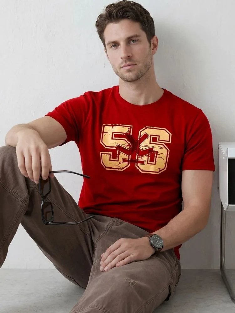 Camiseta Slim Fit Cuello Redondo Solid Club Roja — vista frontal