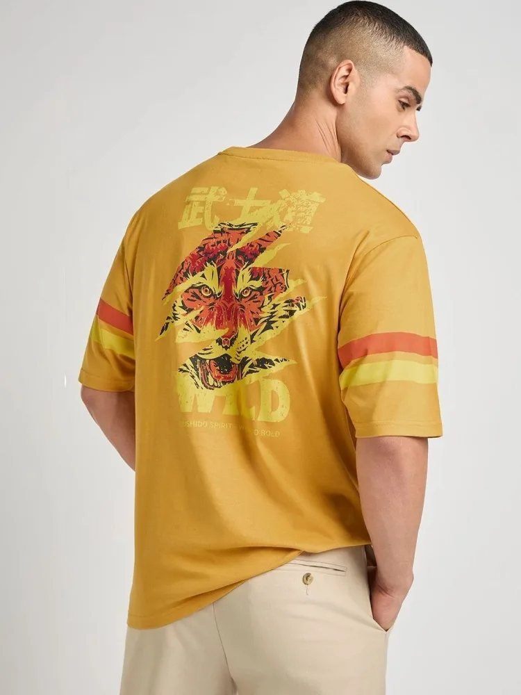 Camiseta Oversize Daily Club Amarilla — vista frontal